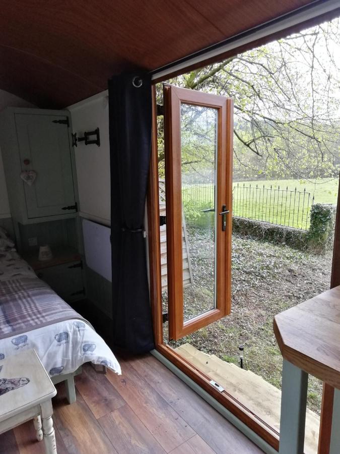 Durham Donkey Rescue Shepherd'S Hut Hotel ภายนอก รูปภาพ